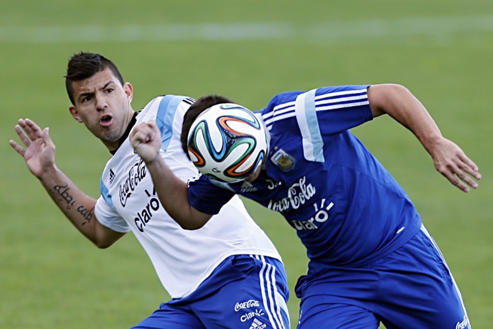 Agüero, recuperado de lesão muscular similar a de Di María, está apto a jogar a semifinal contra Holanda | Albari Rosa