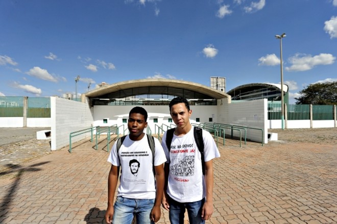 Os estudantes Higor e Willian gostariam de ver o espaço aberto para a população | 