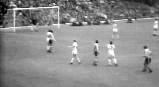 1966 Alemanha 0 x 0 Argentina: Na segunda rodada da Copa da Inglaterra, em Birmingham, o confronto terminou sem gols. O empate foi bom para ambos, que passaram de fase após vitórias na primeira e terceira rodadas | 