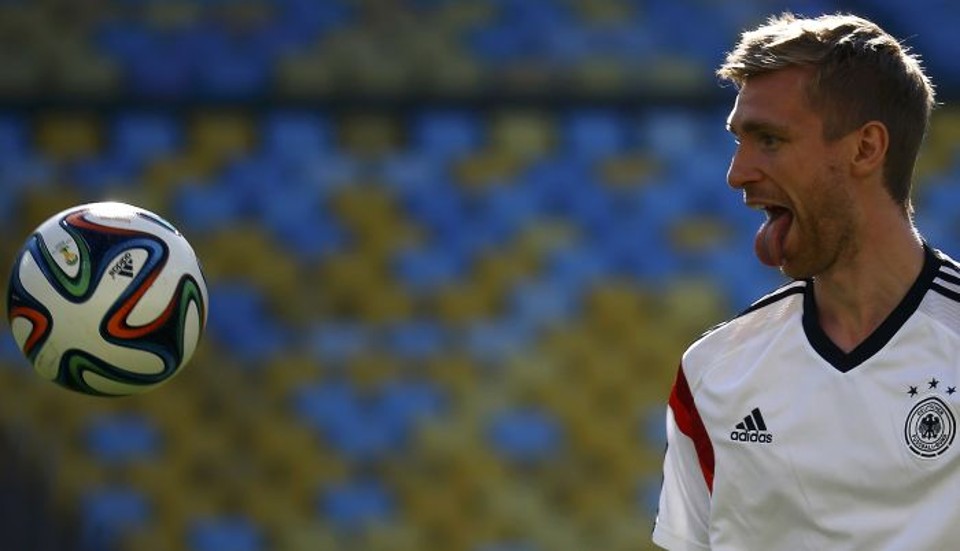 O zagueiro da Alemanha Mertesacker está gripado | REUTERS / Kai Pfaffenbach