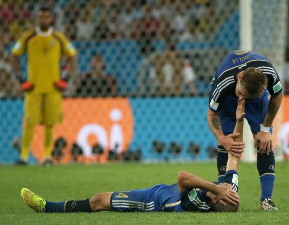 Mascherano desaba após derrota da Argentina para a Alemanha na decisão da Copa | EFE