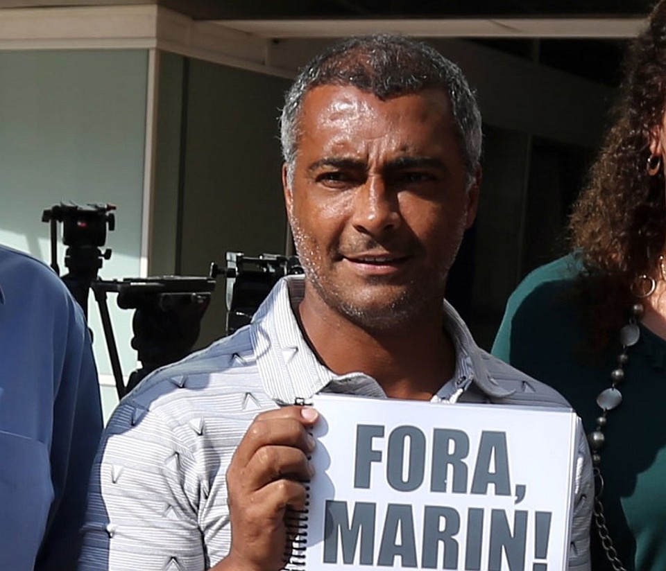 Romário pede que governo pratique intervenção na CBF | Fabio Motta