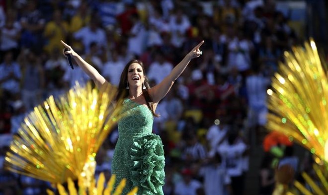 Ivete Sangalo cantou na cerimônia de encerramento da Copa, antes de Alemanha e Argentina se enfrentarem | 