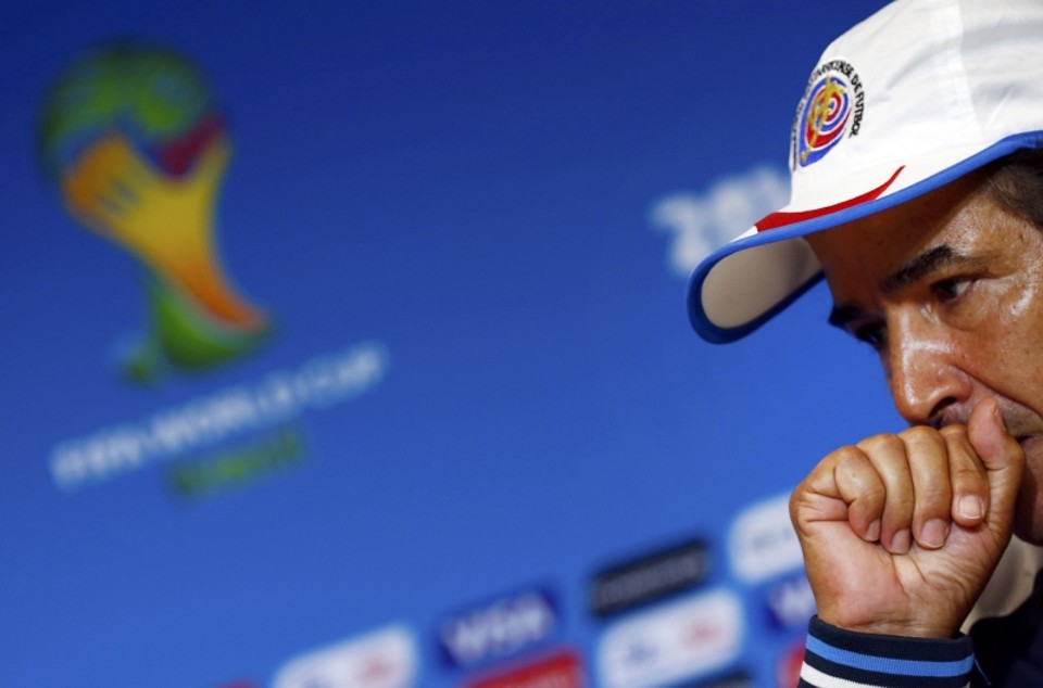 Jorge Luis Pinto, técnico da Costa Rica, usa simpatia para ganhar torcida | Michael Dalder/ Reuters
