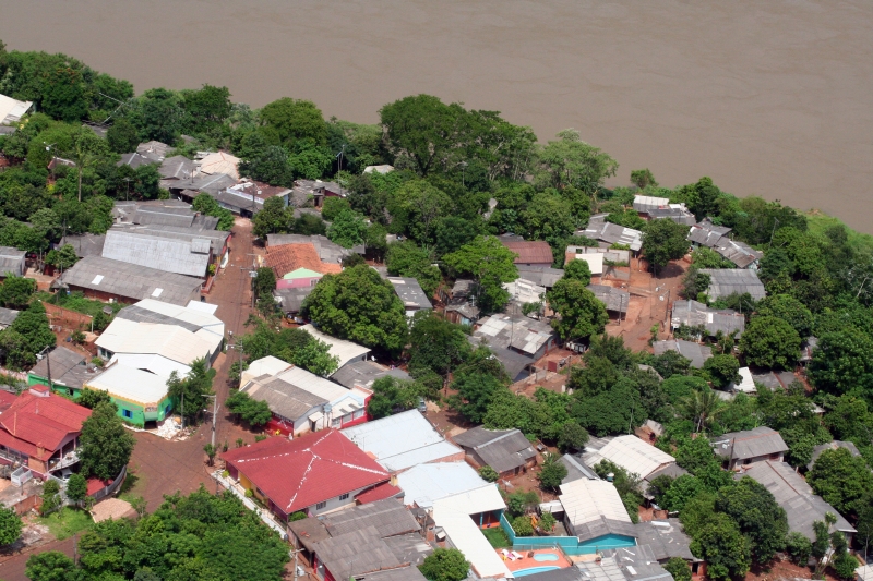 Ocupação nas margens do rio tem três décadas | Christian Rizzi/ Gazeta do Povo