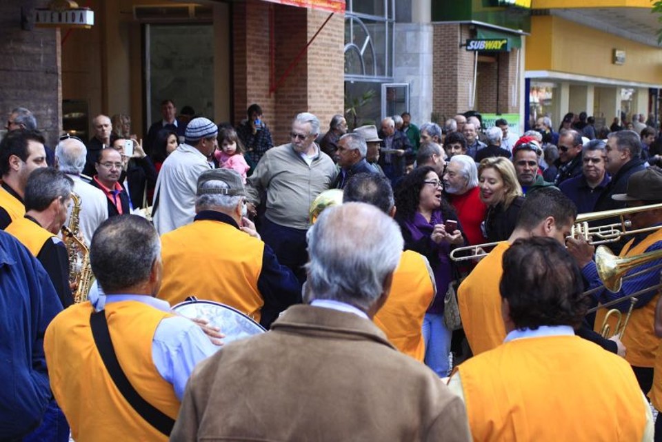 Ato de peemedebistas dissidentes contra a candidatura do senador Roberto Requião, na Boca Maldita, no último sábado (26) | Frente Ampla Paraná Total/Divulgação