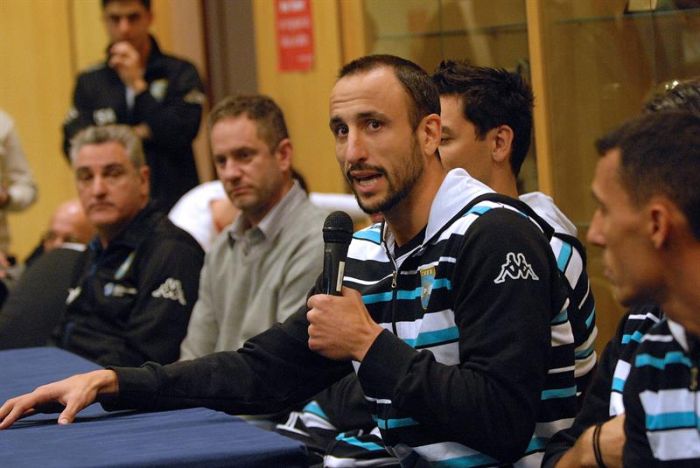 Cortado por cláusula contratual com o Spurs, Ginóbili já estava treinando com a seleção argentina para o Mundial | EFE
