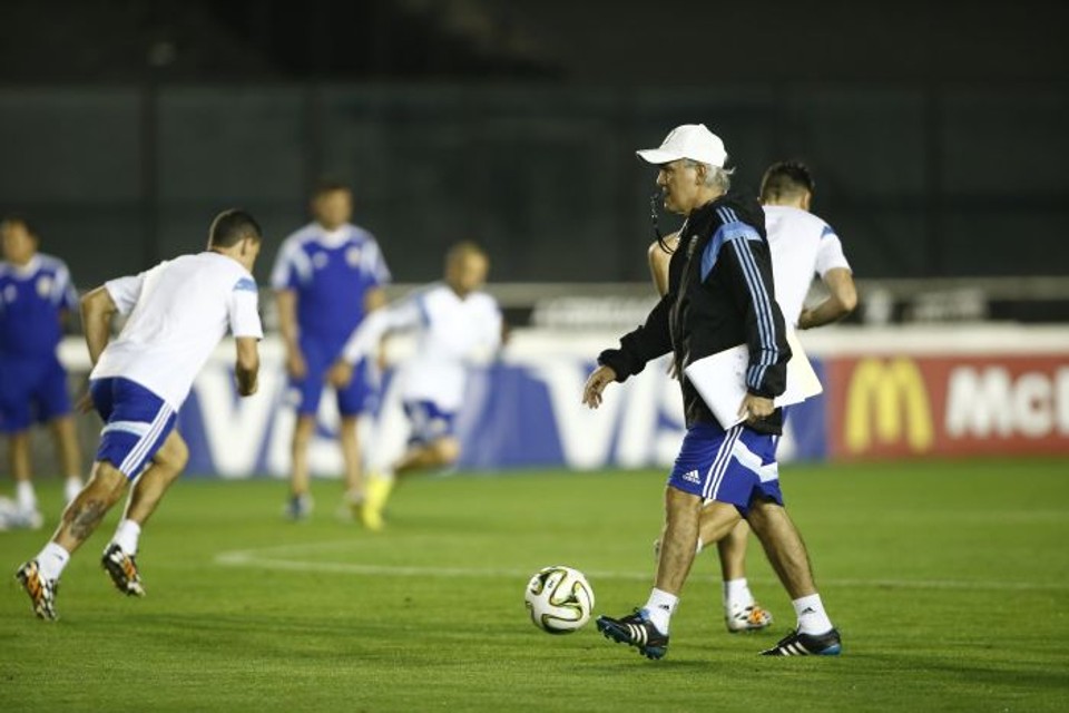 Técnico da Argentina vê semelhanças entre grupo atual e a seleção de 1986 Sabella disse que vê semelhança com a campanha de 1986, que culminou com o segundo título da Argentina | Hugo Harada / Gazeta do Povo