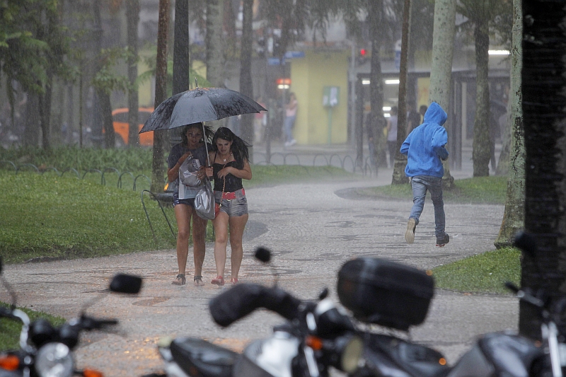 Chuvas podem ocorrer a partir de quarta, mas se formam com maior intensidade na quinta-feira (24) | Antônio More / Agência de Notícias Gazeta do Povo