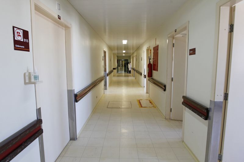 Atualmente, a falta de anestesiologistas gera fila de espera de mais de seis meses para algumas cirurgias no HC. O novo contrato deve melhorar esse quadro | Antônio More/ Gazeta do Povo