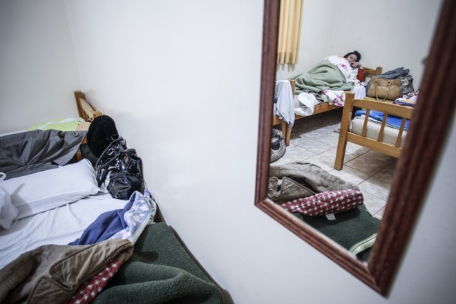 Os quartos das casas de apoio são coletivos. Em geral, homens e mulheres ficam em quartos separados |