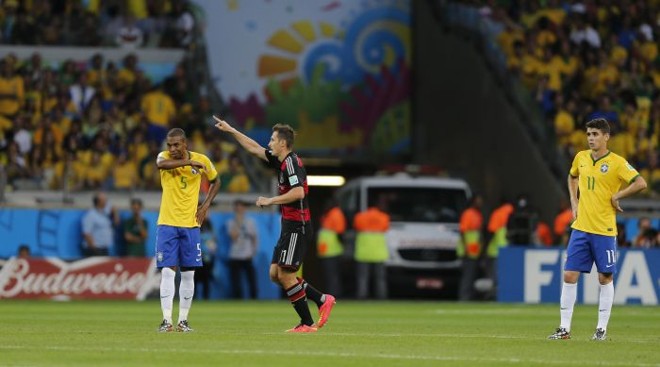 Klose comemora segundo gol sobre o Brasil | 