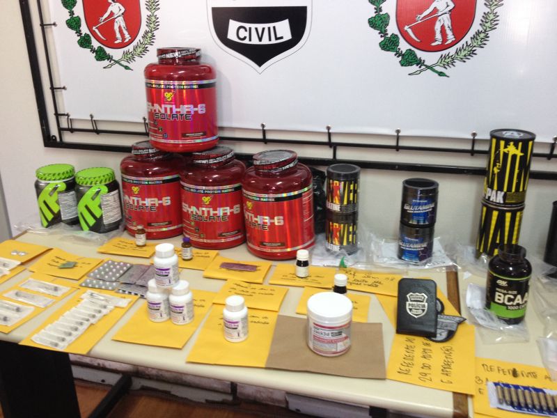 Produtos eram vendidos em bar, onde também funcionava uma quadra poliesportiva | Rodrigo Batista/Gazeta do Povo