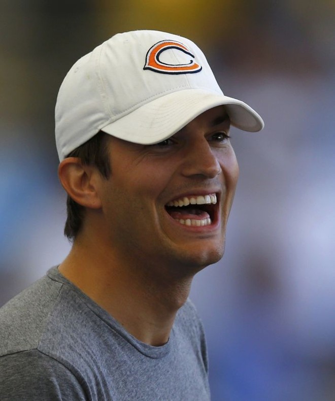 Ator Ashton Kutcher na cerimônia de encerramento da Copa no Maracanã | 