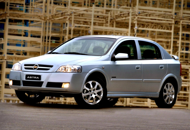 O hatch premium Astra Advantage 2.0 2011 sai por cerca de R$ 30,2 mil | Divulgação