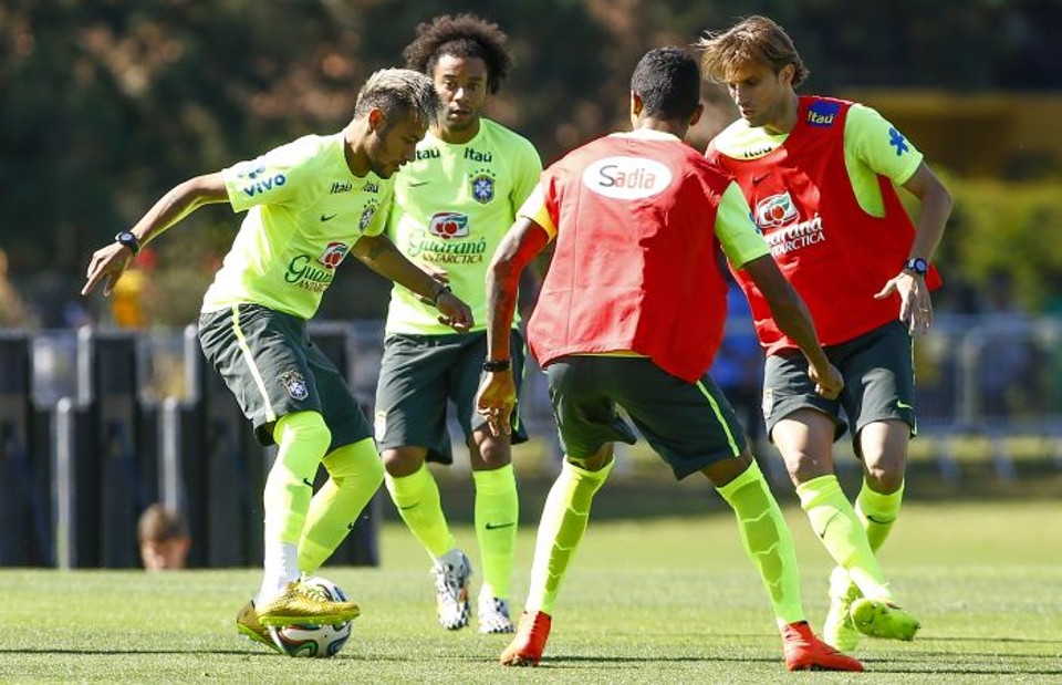 Jogadores da seleção brasileira treinam na Granja Comary | Hugo Harada / Gazeta do Povo