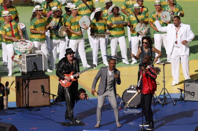 Santana, Alexandre Pires e Wyclef Jean cantam na cerimônia de encerramento da Cpoa | 