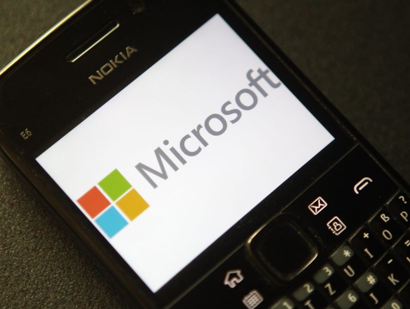 Microsoft comprou a Nokia neste ano em uma tentativa de brigar com Apple e Samsung pelo crescente mercado de smartphones | Heinz-Peter Bader/Reuters.