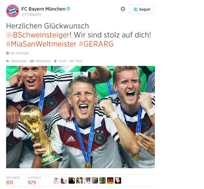 O Bayern parabenizou Bastian Schweinsteiger pelo título |