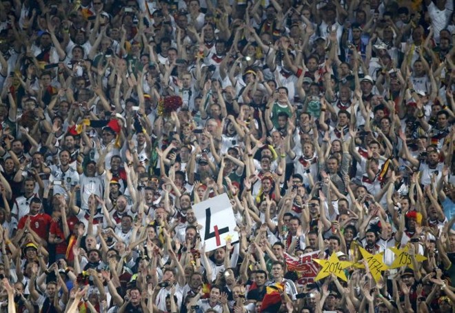 Torcedores alemães comemoram o tetracampeonato no Maracanã |