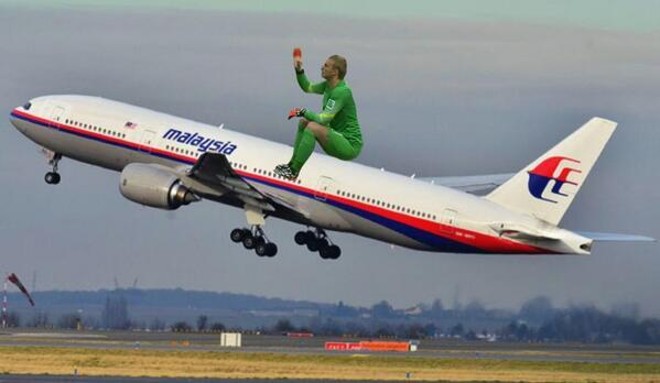 Cilessen pega uma carona de avião durante o jogo com o Brasil |