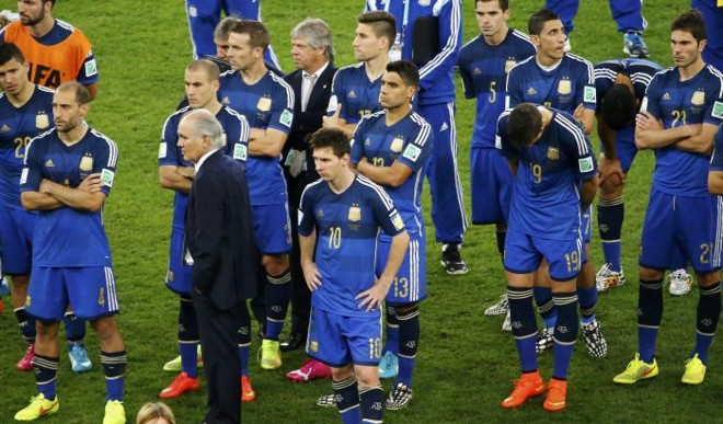 Argentinos aguardam para receberem a premiação pelo vice-campeonato mundial |