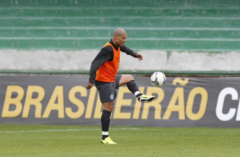 Alex deve ser poupado na partida contra o Paysandu | Antônio More / Gazeta do Povo