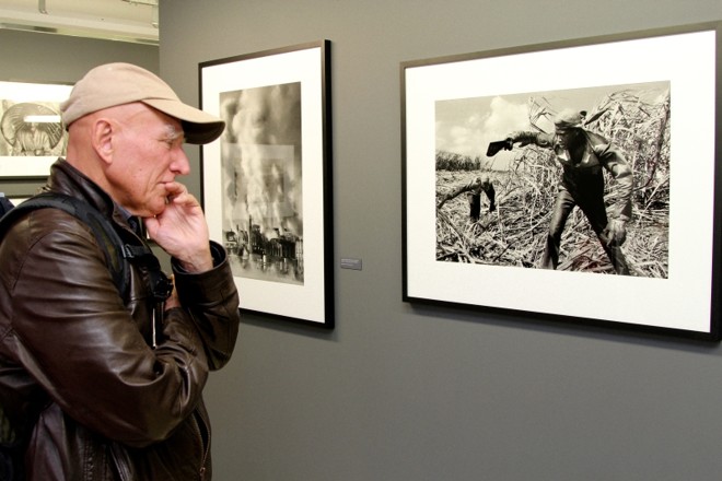 O fotógrafo no lançamento da exposição Trabalhadores, em Foz do Iguaçu | 