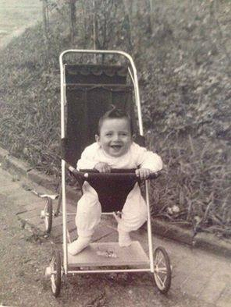 Foto do candidato do PMDB ao governo de São Paulo, Paulo Skaf, quando criança | Reprodução/Facebook
