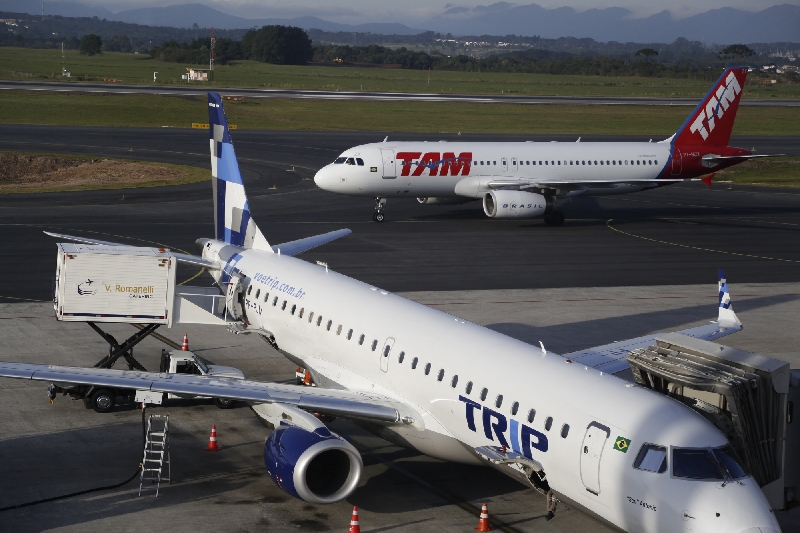 Companhias áereas que voarem para novos destinos em cidades pequenas poderão se beneficiar do programa federal | Henry Milleo/ Gazeta do Povo