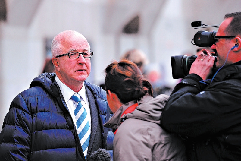 O ex-parlamentar britânico Denis MacShane, que, além de ser preso, foi proibido de levar seus livros | carl court/aFP Getty images