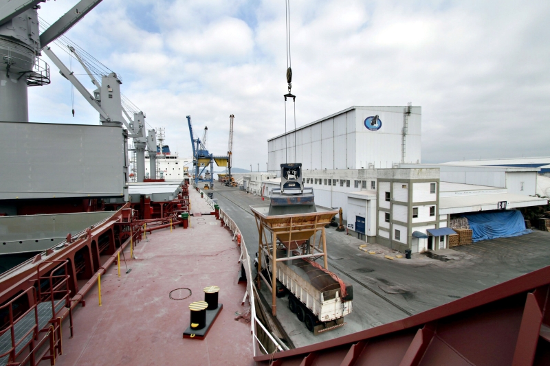 Porto passou a auxiliar Paranaguá no desembarque de cargas em 2011 | Divulgação/APPA