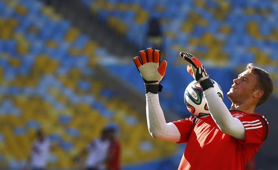 'Líbero', alemão Neuer é o goleiro que mais corre na Copa Habilidade de Neuer com a bolé nos pés o torna um dos goleiros mais participativos do Mundial | Reuters