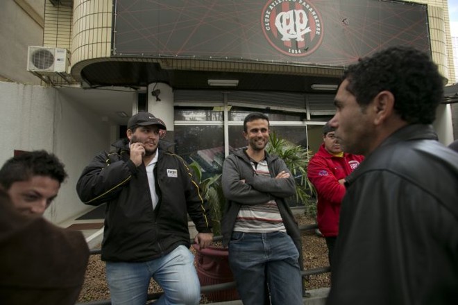 Protesto de empresários prestadores de serviços em frente à Arena da Baixada | 
