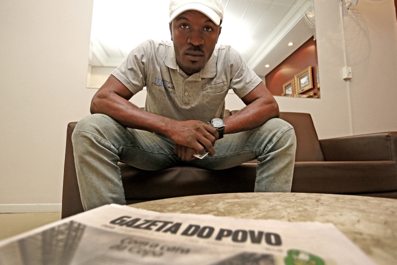 Arnold Virgil ficou na obra até sua conclusão e sonha trabalhar no Atlético. Nos momentos de atraso do estádio, animou seu grupo, dizendo que deviam mostrar bravura. Quando trouxer os filhos do Haiti, quer levá-los para ver o que ajudou a construir. Meu menino vai ser jogador de futebol. | 