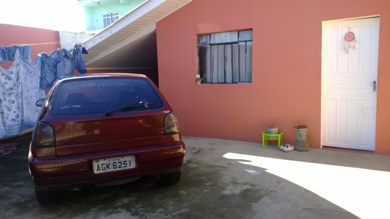 Casa onde houve a chacina na madrugada desta segunda-feira | Aniele Nascimento/ Agência de Notícias Gazeta do Povo