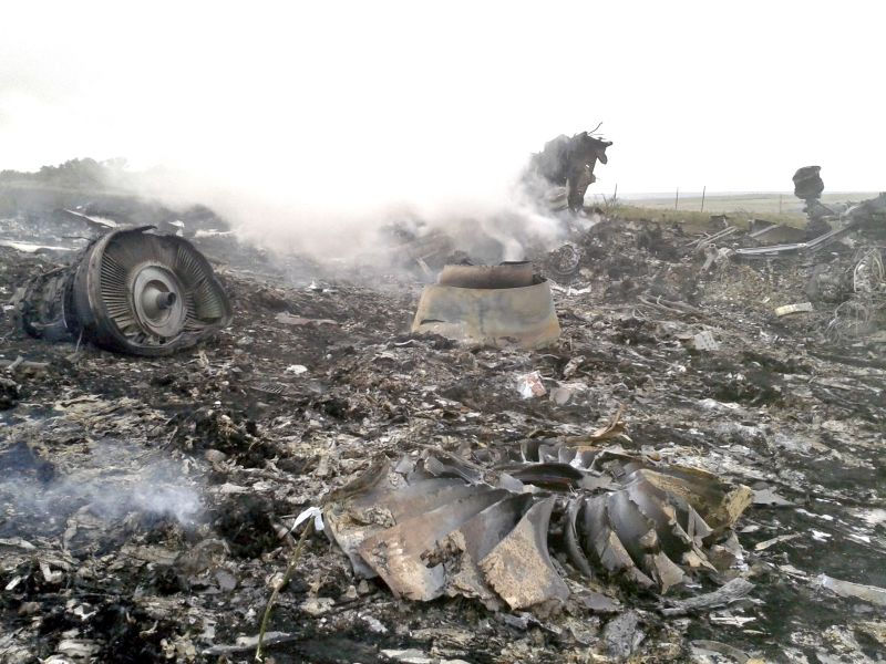 Restos do Boeing 777 no assentamento de Grabovo, área disputada entre Ucrânia e rebeldes | Maxim Zmeyev/Reuters