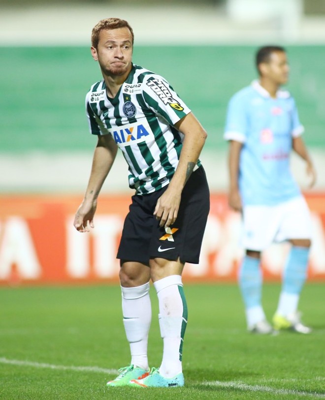 Zé Love atuou apenas o primeiro tempo da partida | 