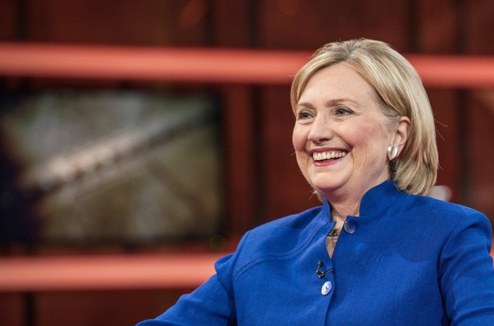 Hillary Clinton pediu calma e disse que é preciso esperar a investigação federal em andamento | EFE