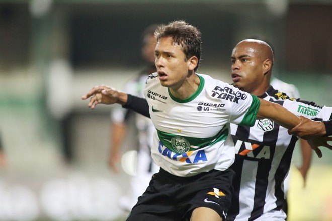 Keirrison foi titular no ataque coxa-branca | 