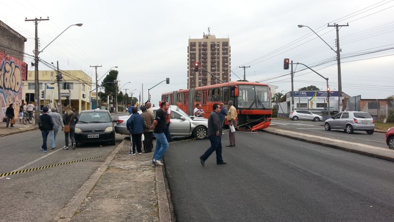 Acidente deixou estação-tubo Fernando de Noronha interditada por mais de uma hora | Fabiano Klostermann/ Gazeta do Povo