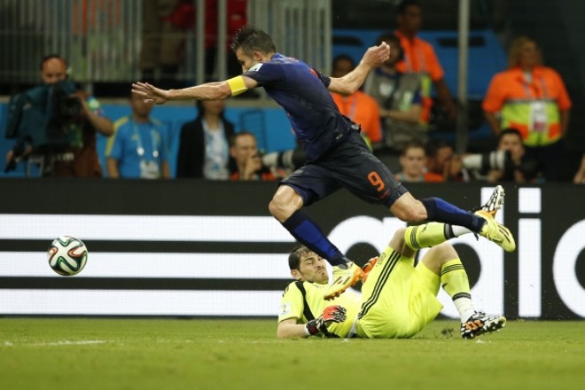 Humilhação espanhola -A Espanha chegou à Copa como favorita, mas o favoritismo da atual campeã caiu diante da estreia contra a Holanda, na Fonte Nova: 5 a 1, fora o baile. A eliminação na primeira fase se consolidou com a derrota para o Chile no Maracanã. | 