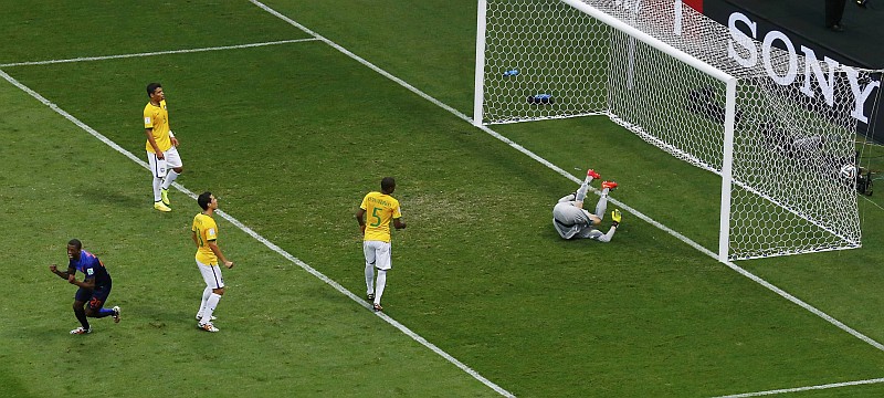 Gol de Wijnaldum, da Holanda, foi o 14.º que o Brasil tomou na Copa. Apenas quatro seleções tomaram mais gols em uma mesma Copa do Mundo na história | Reuters