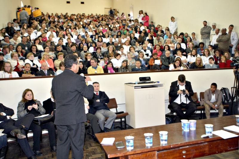 Intenção era preparar servidores para a votação do Conselho Universitário sobre o tema, prevista para agosto | Aniele Nascimento/Gazeta do Povo