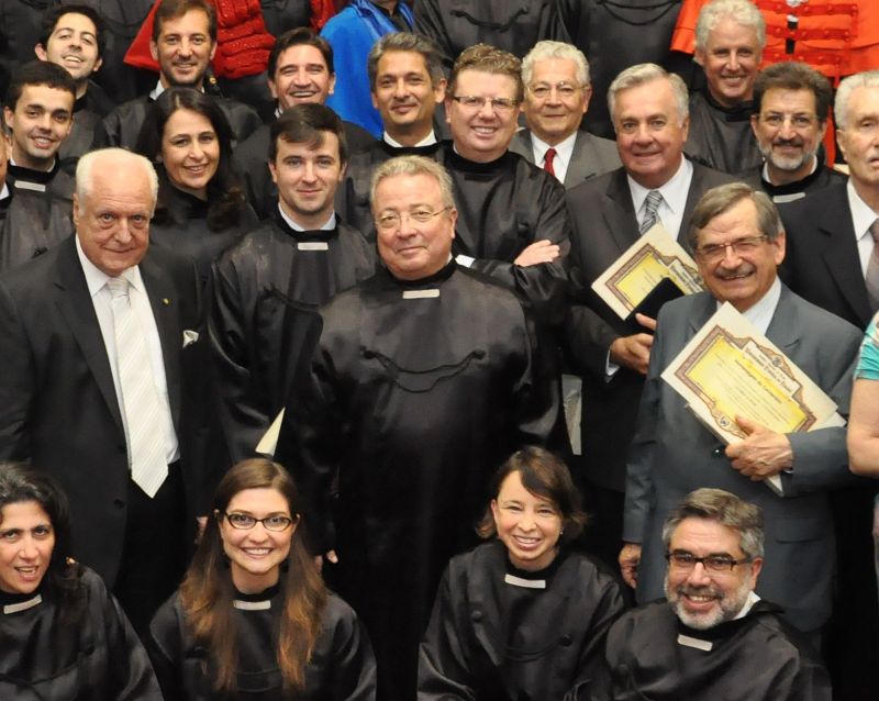 Munhoz da Cunha (ao centro) em cerimônia de 100 anos do curso de Direito da UFPR, em 2012 | UFPR/Rodrigo Juste Duarte/Divulgação