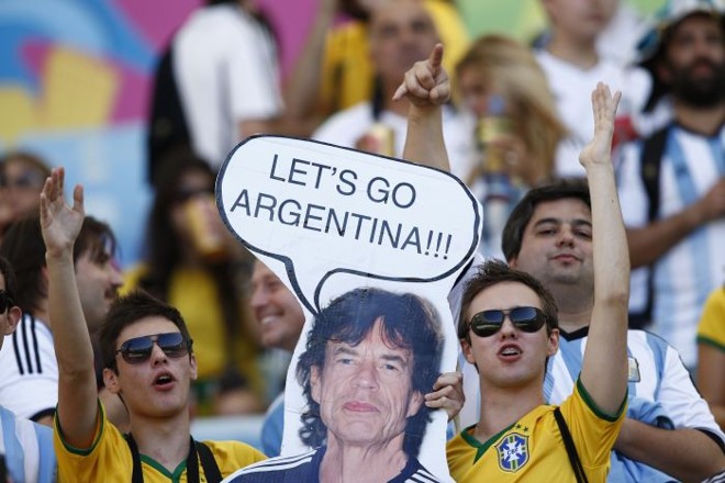 Torcedor brasileiro mostra foto de Mick Jagger para provocar argentinos |