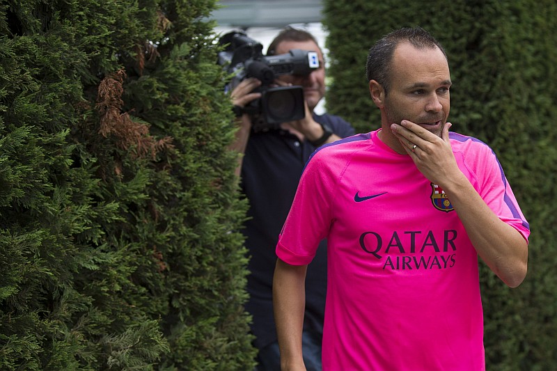 Iniesta é cotado para ser capitão do Barcelona após a aposentadoria de Puyol | Alejandro García / EFE