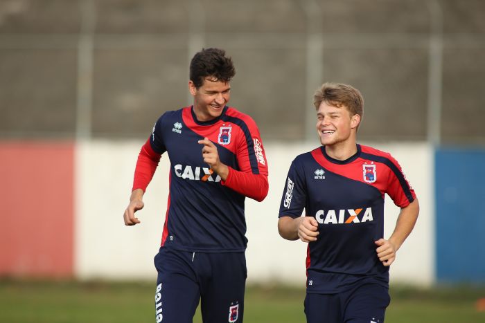 Alisson e Marcos Serrato: duas das revelações tricolores que integram o elenco principal | Giuliano Gomes / Gazeta do Povo