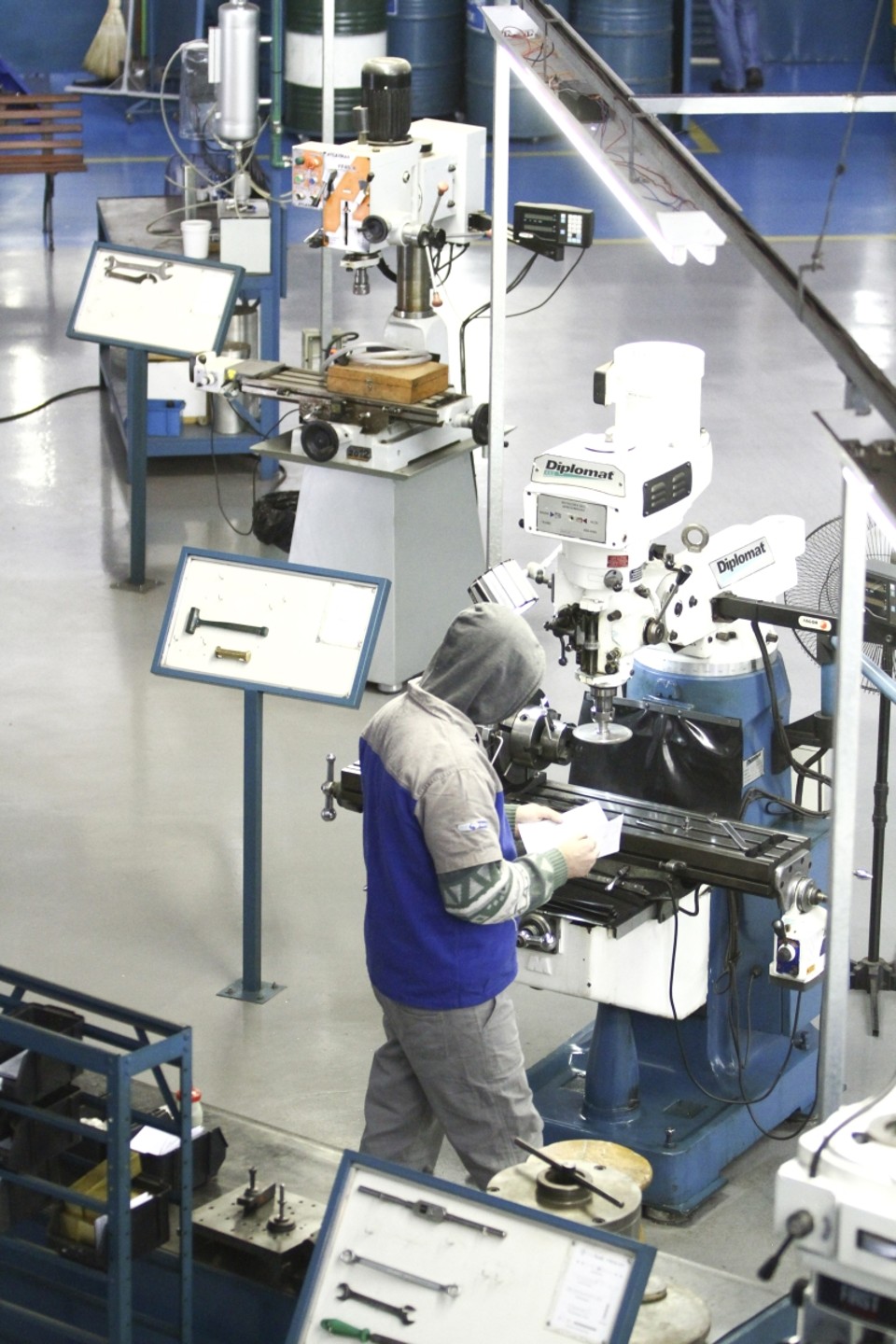 Paraná lidera nova retração no emprego industrial Queda foi a maior registrada pelo PR desde novembro de 2009 | Roberto Custódio/JL