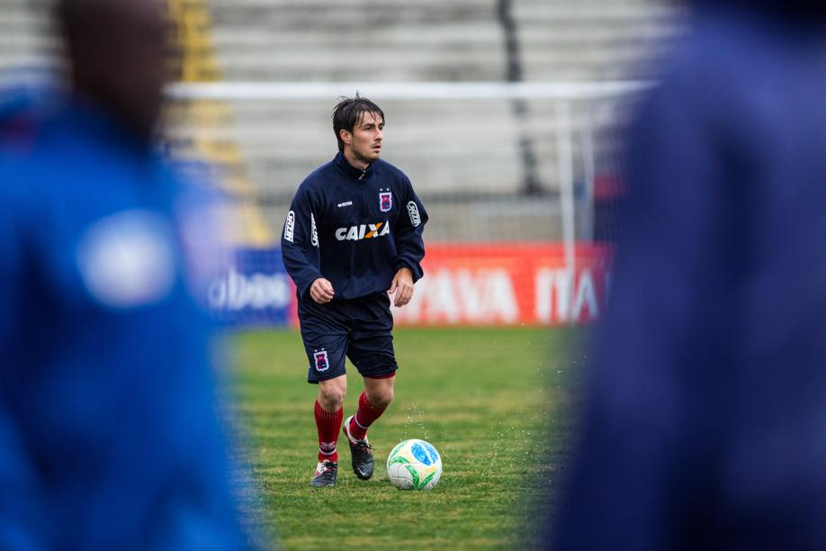 Lateral-direito Chiquinho virou dúvida para partida de sábado contra o Vasco | Brunno Covello / Gazeta do Povo